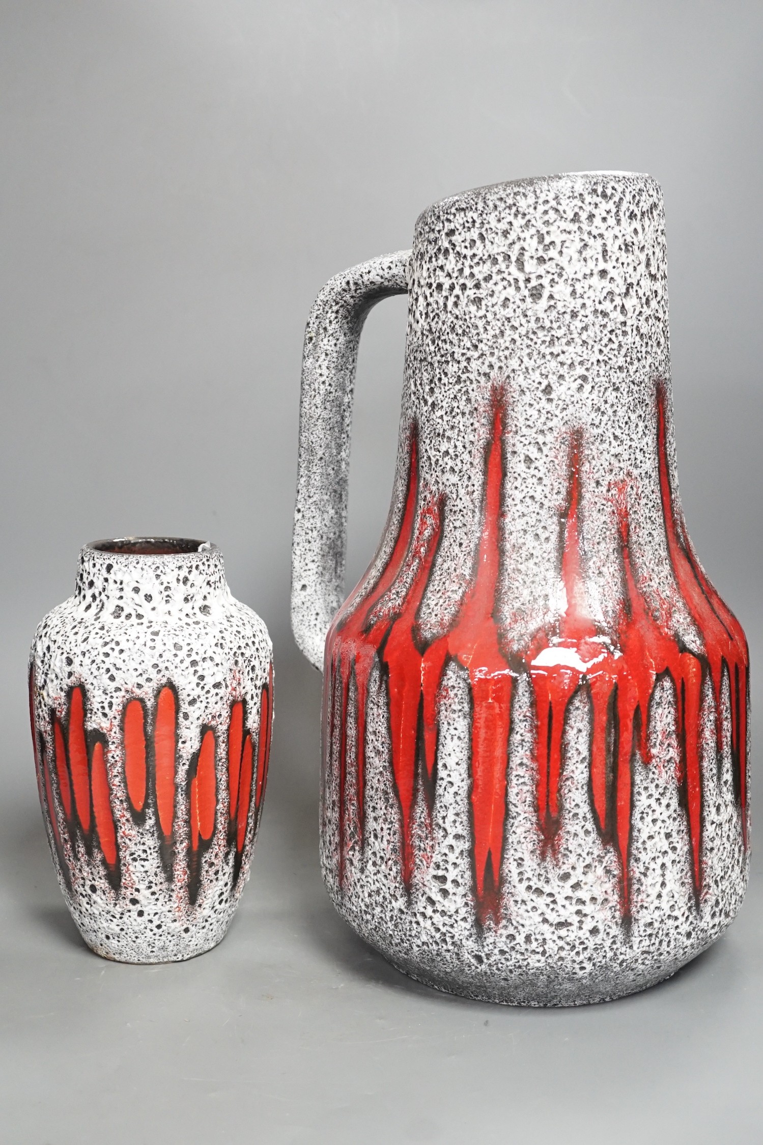 A Scheurich West German volcanic-glaze ewer and matching vase, Tallest 39 cm